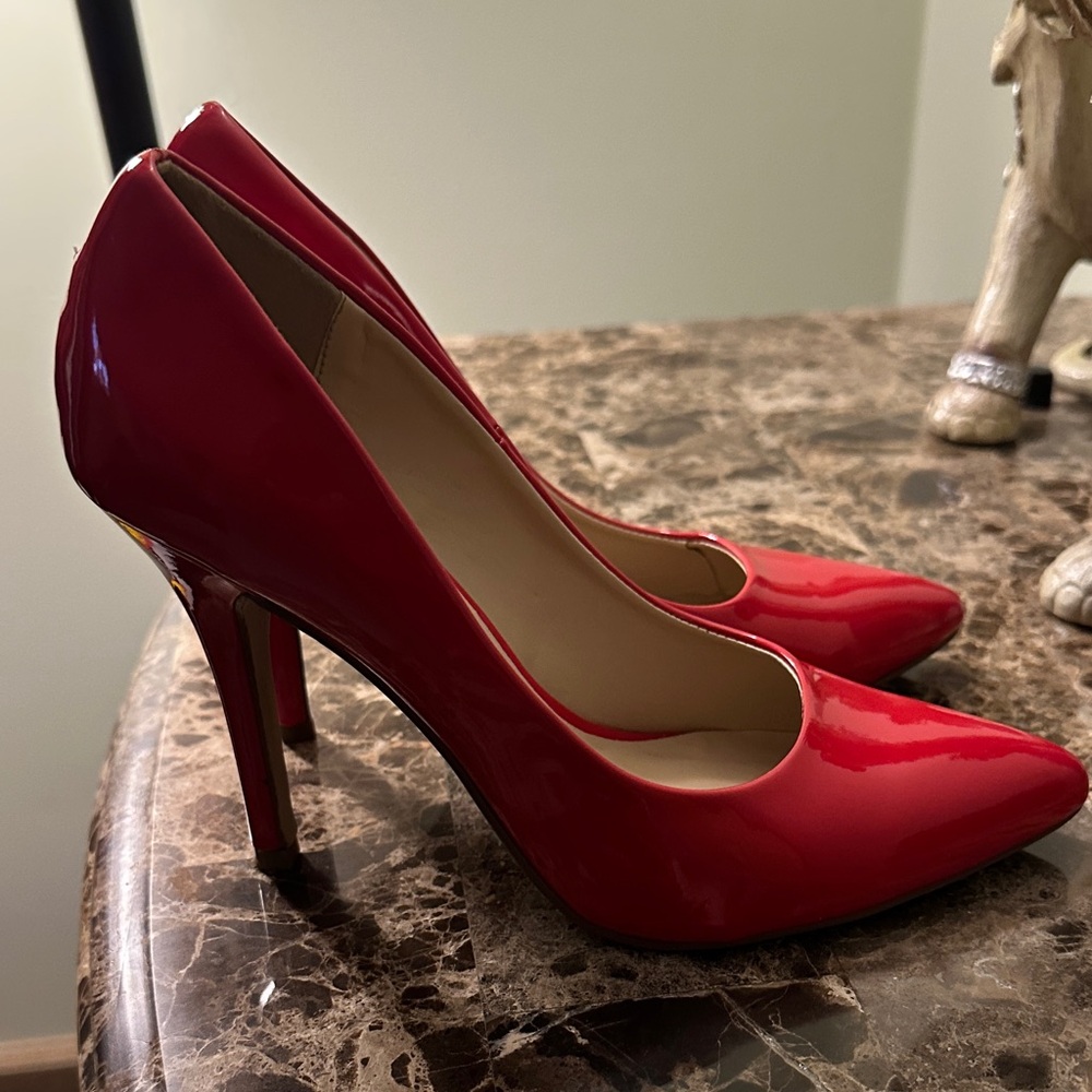 Delicious Women's Vibrant Red Heels - Picture 2 of 5